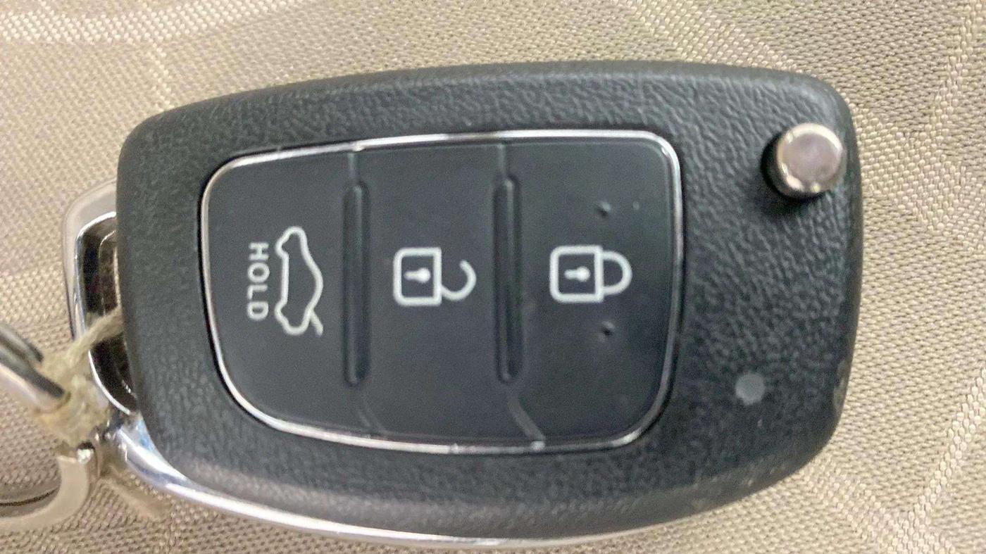 2016 Hyundai Xcent SX 1.2, Petrol, Manual, 28,346 km, Key Close Up