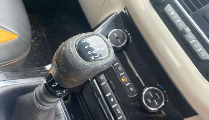 2020 Tata NEXON XZ PLUS PETROL, Petrol, Manual, 41,095 km, Gear lever - Knob cover torn