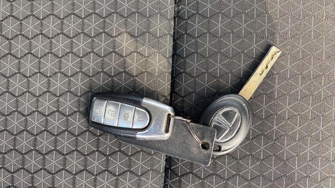 2021 Tata ALTROZ XE PETROL, Petrol, Manual, 37,528 km, Key Close Up