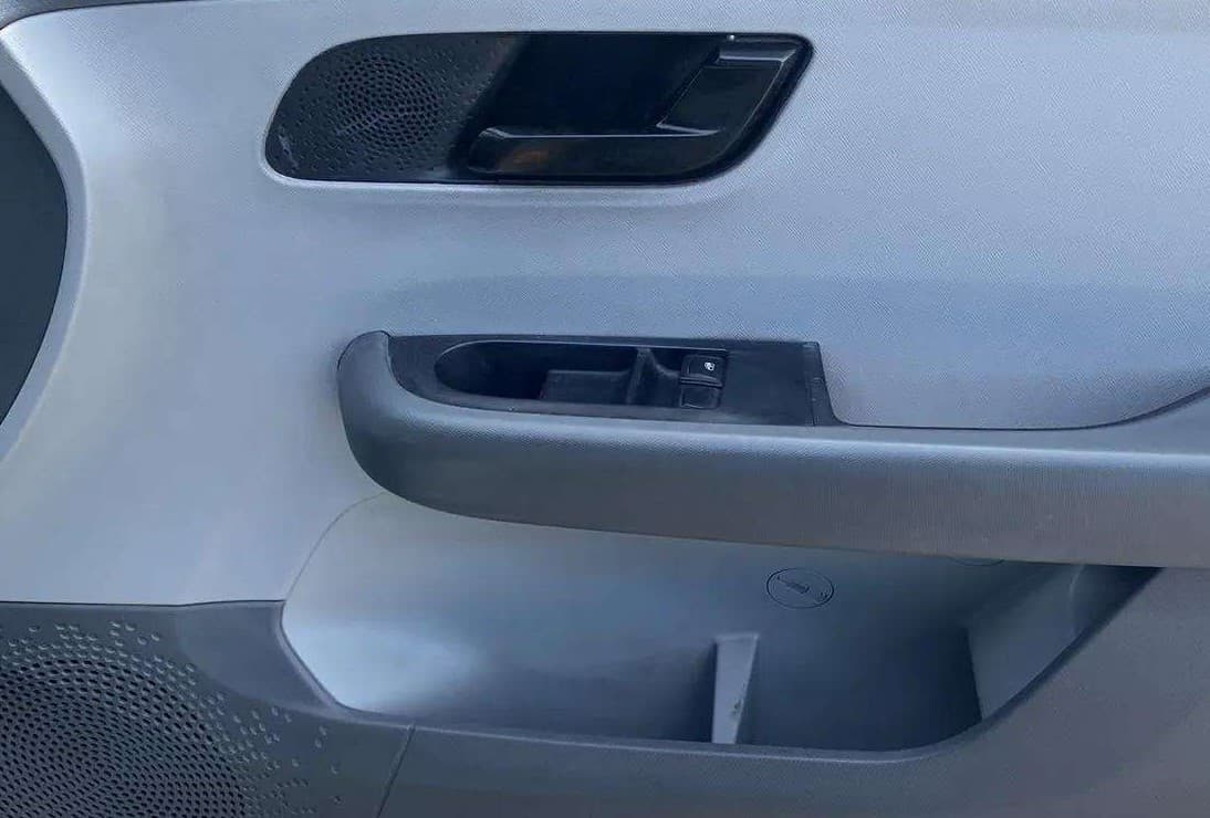 2021 Tata ALTROZ XE PETROL, Petrol, Manual, 37,528 km, Driver Side Door Panels Control