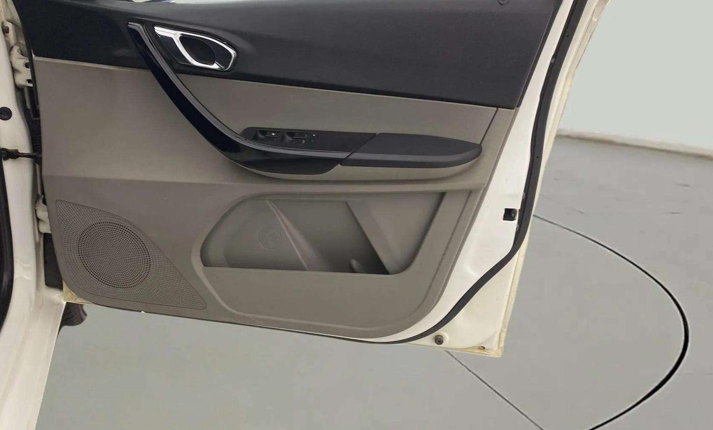 2018 Tata Tiago XZ PETROL, Petrol, Manual, 25,934 km, Driver Side Door Panels Control