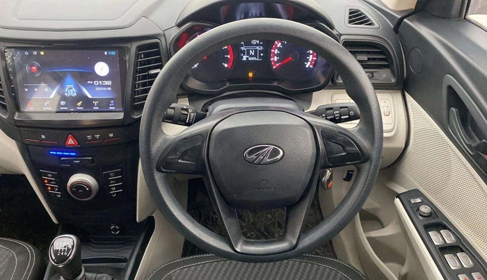 2022 Mahindra XUV300 W4 1.2 PETROL, Petrol, Manual, 16,301 km, Steering Wheel Close Up
