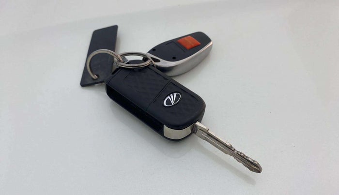 2022 Mahindra XUV300 W4 1.2 PETROL, Petrol, Manual, 16,301 km, Key Close Up
