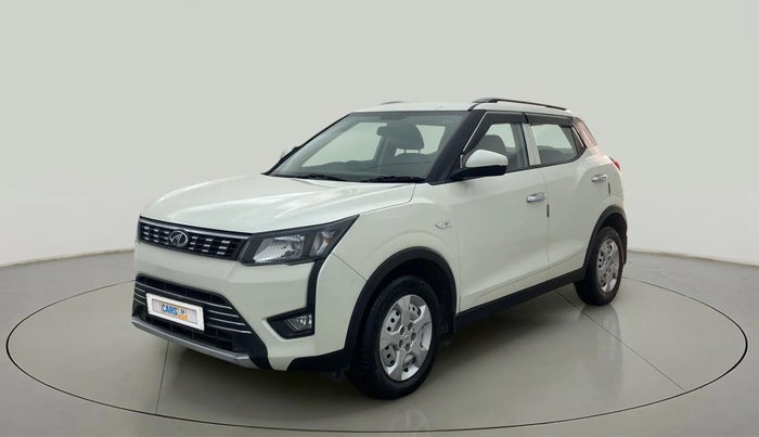 2022 Mahindra XUV300 W4 1.2 PETROL, Petrol, Manual, 16,301 km, Left Front Diagonal