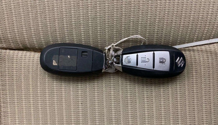 2017 Maruti Ciaz ZETA 1.4  MT PETROL, Petrol, Manual, 72,731 km, Key Close Up