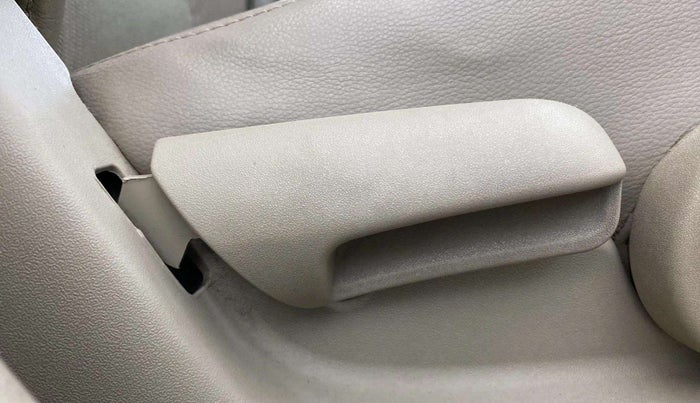 2017 Maruti Ciaz ZETA 1.4  MT PETROL, Petrol, Manual, 72,731 km, Driver Side Adjustment Panel