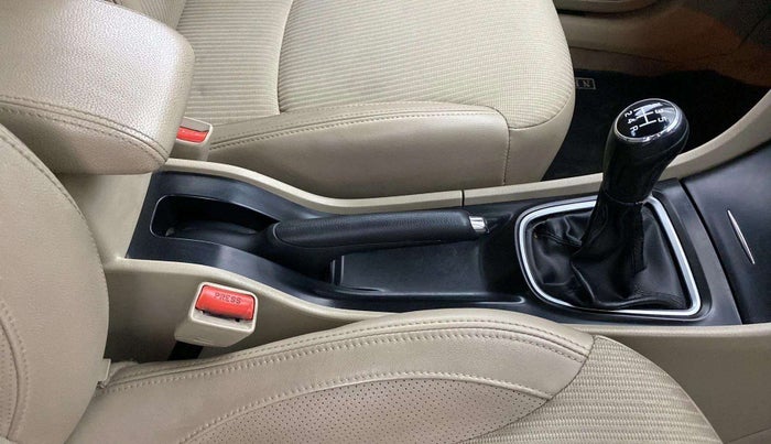 2017 Maruti Ciaz ZETA 1.4  MT PETROL, Petrol, Manual, 72,731 km, Gear Lever