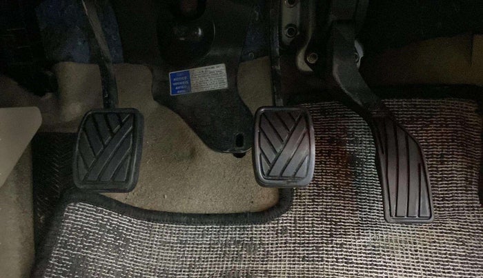 2017 Maruti Ciaz ZETA 1.4  MT PETROL, Petrol, Manual, 72,731 km, Pedals