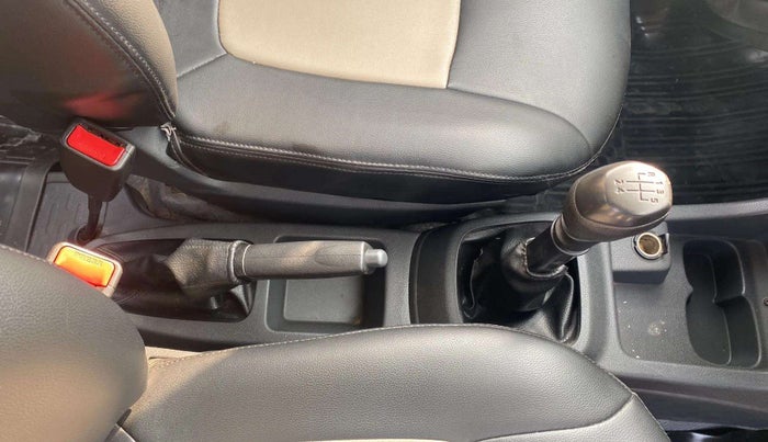 2016 Renault Kwid RXT 0.8, Petrol, Manual, 31,425 km, Gear Lever