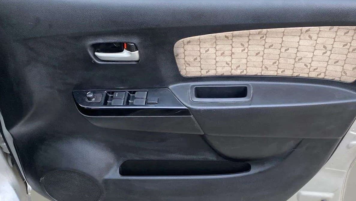 2017 Maruti Wagon R 1.0 VXI, Petrol, Manual, 61,856 km, Driver Side Door Panels Control