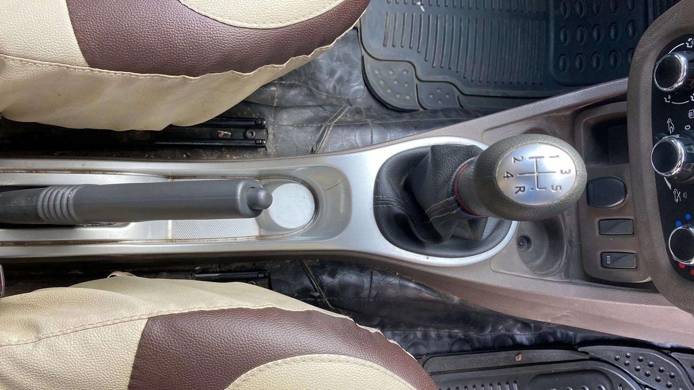 2019 Renault Duster RXS PETROL, Petrol, Manual, 26,099 km, Gear Lever