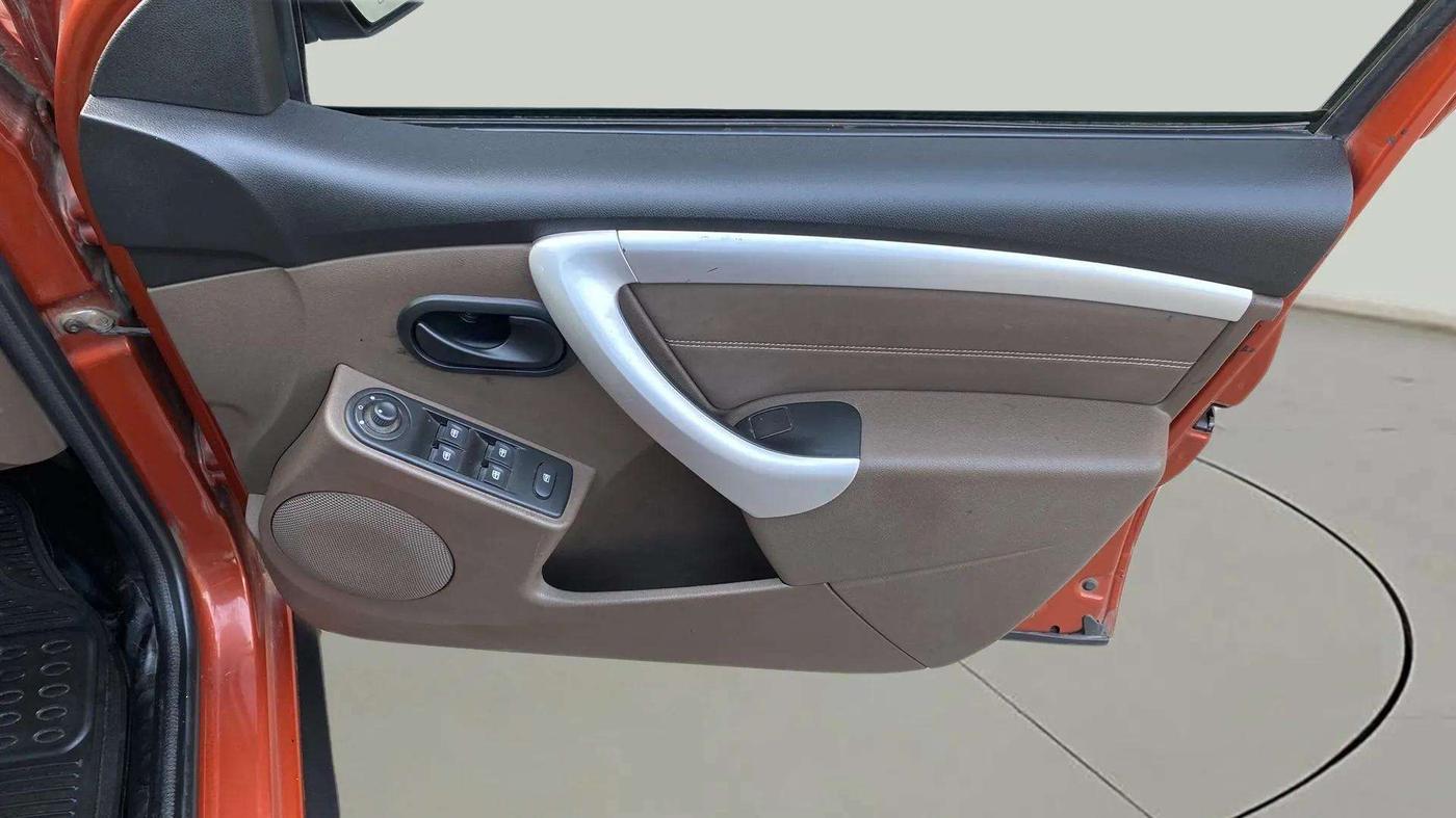 2019 Renault Duster RXS PETROL, Petrol, Manual, 26,099 km, Driver Side Door Panels Control