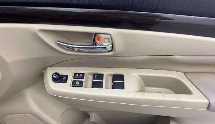 2016 Maruti Ciaz ZXI, Petrol, Manual, 36,229 km, Driver Side Door Panels Control