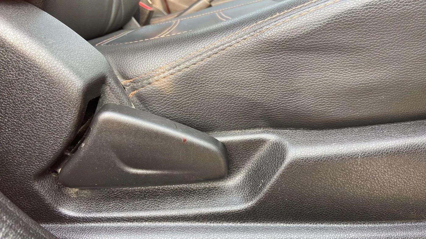 2017 Renault Kwid RXT 1.0 (O), Petrol, Manual, 53,254 km, Driver Side Adjustment Panel