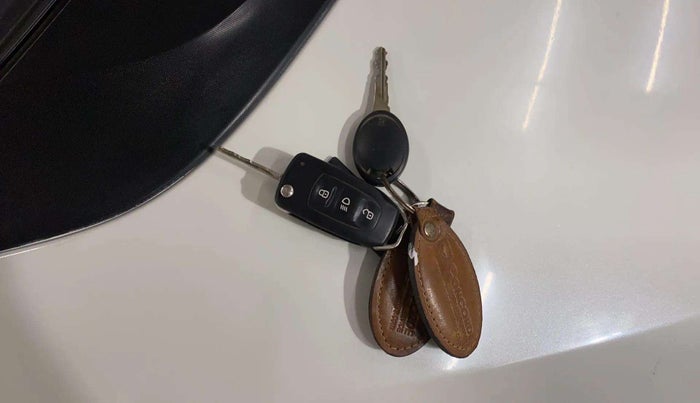 2017 Tata Tiago XT PETROL, Petrol, Manual, 12,148 km, Key Close Up