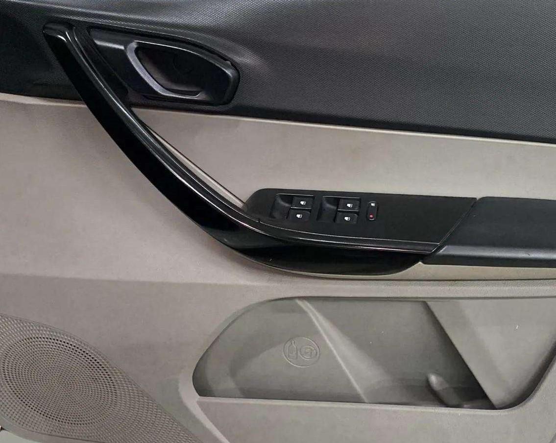 2017 Tata Tiago XT PETROL, Petrol, Manual, 12,148 km, Driver Side Door Panels Control