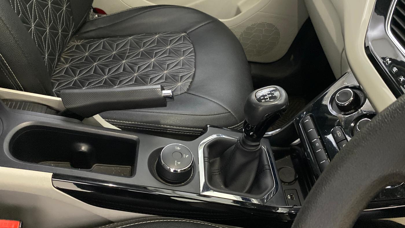 2022 Tata NEXON XZ PETROL, Petrol, Manual, 28,250 km, Gear Lever