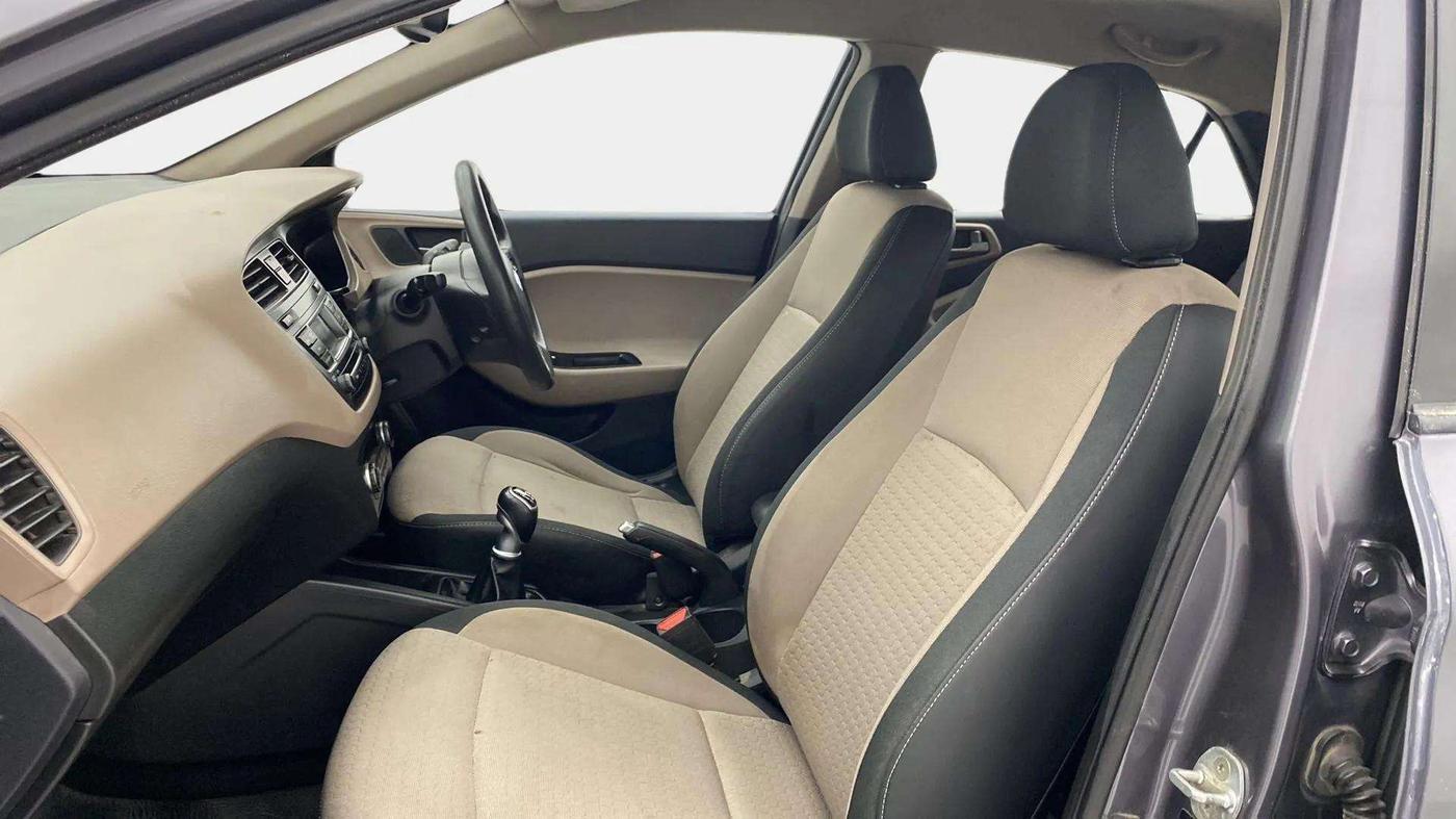2016 Hyundai Elite i20 SPORTZ 1.4 CRDI, Diesel, Manual, 96,140 km, Right Side Front Door Cabin