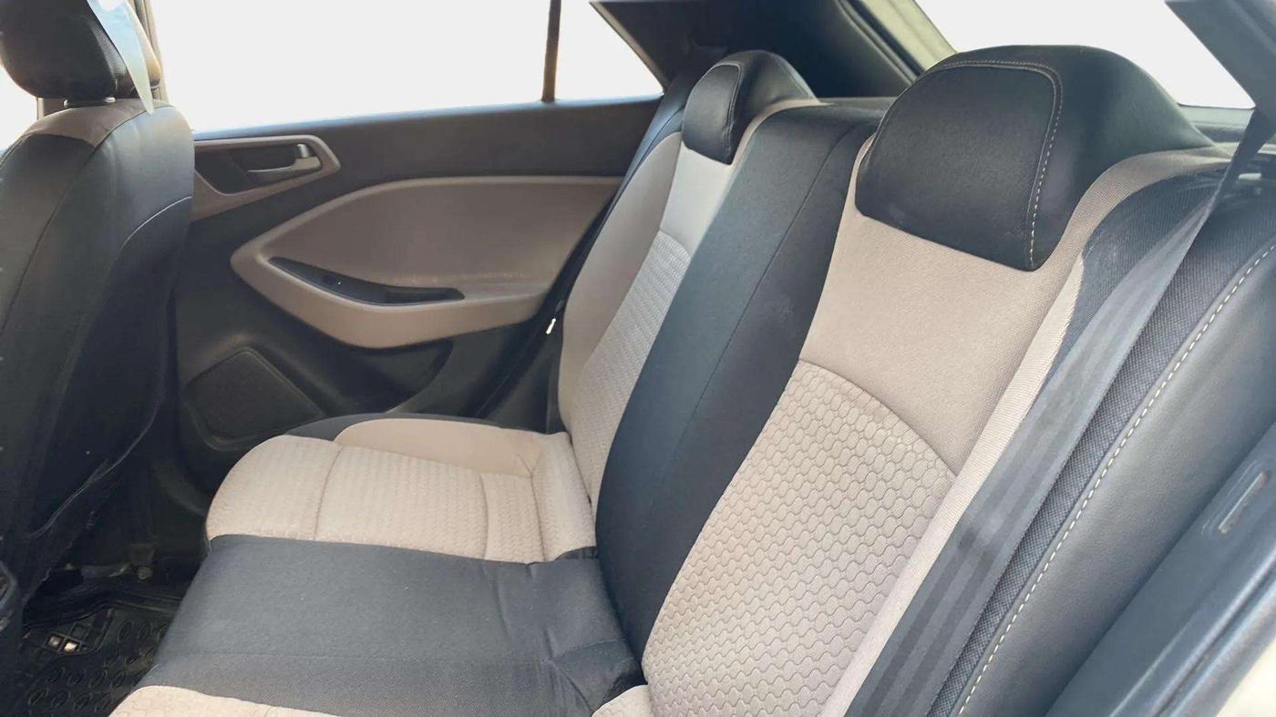 2018 Hyundai Elite i20 SPORTZ 1.4 CRDI, Diesel, Manual, 74,512 km, Right Side Rear Door Cabin