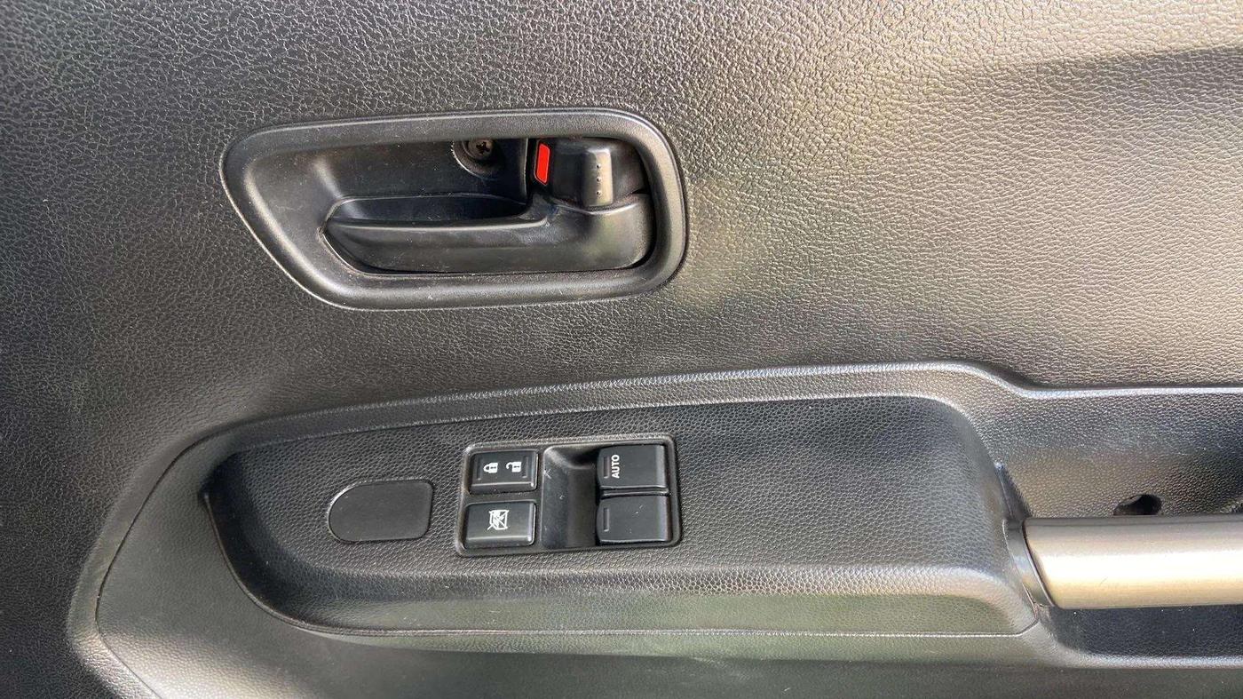 2018 Maruti IGNIS SIGMA 1.2, Petrol, Manual, 23,825 km, Driver Side Door Panels Control