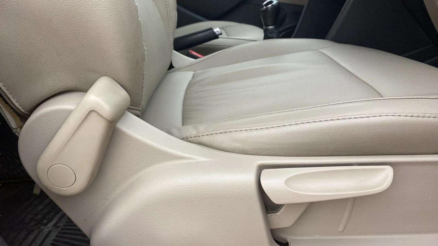 2013 Volkswagen Polo HIGHLINE1.2L, Petrol, Manual, 34,825 km, Driver Side Adjustment Panel