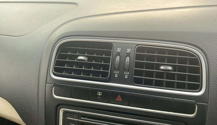 2013 Volkswagen Polo HIGHLINE1.2L, Petrol, Manual, 34,825 km, AC Unit - Front vent has minor damage
