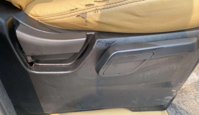 2020 Mahindra Scorpio S11 2WD, Diesel, Manual, 86,163 km, Driver Side Adjustment Panel