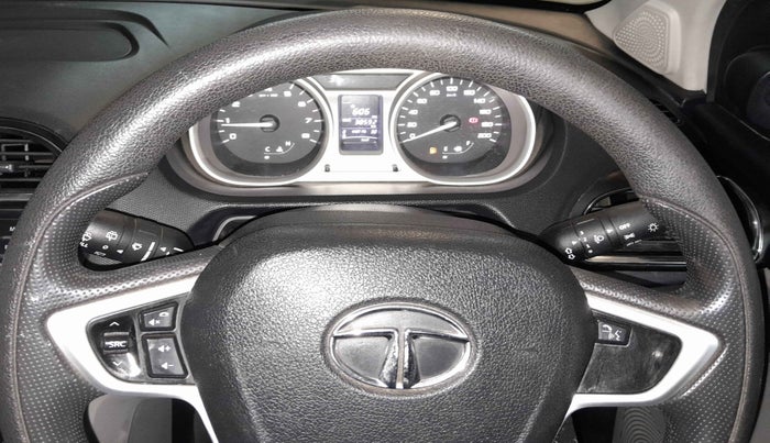 2017 Tata Tiago XZ PETROL, Petrol, Manual, 38,822 km, Combination switch - Turn Indicator not functional