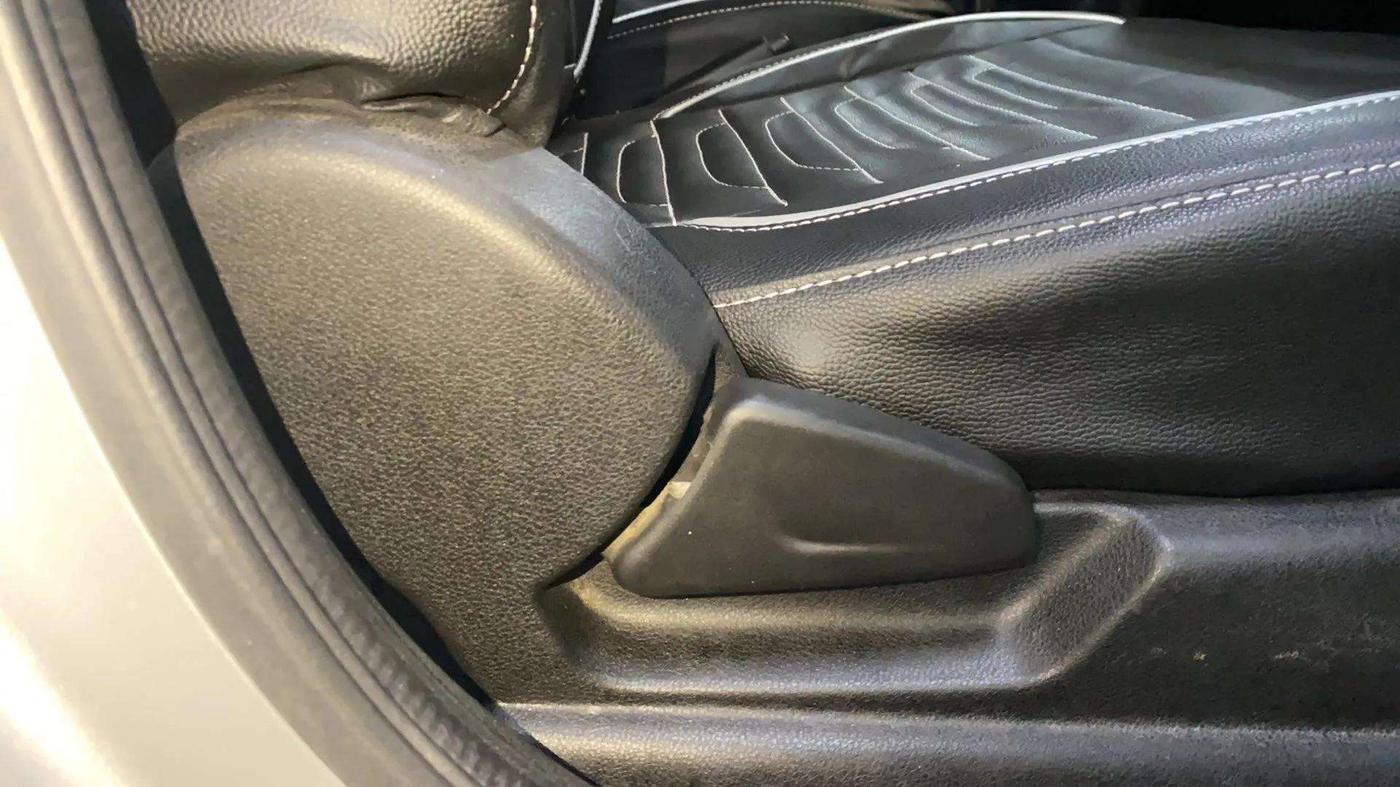 2021 Renault Kwid RXT 0.8, Petrol, Manual, 27,190 km, Driver Side Adjustment Panel