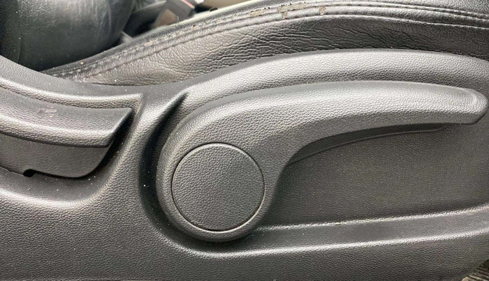 2019 Hyundai Elite i20 ASTA 1.2 (O), Petrol, Manual, 49,763 km, Driver Side Adjustment Panel