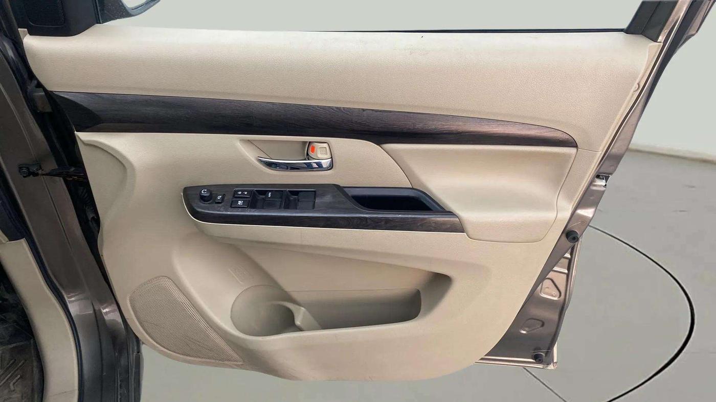 2022 Maruti Ertiga ZXI (O) CNG, CNG, Manual, 48,592 km, Driver Side Door Panels Control