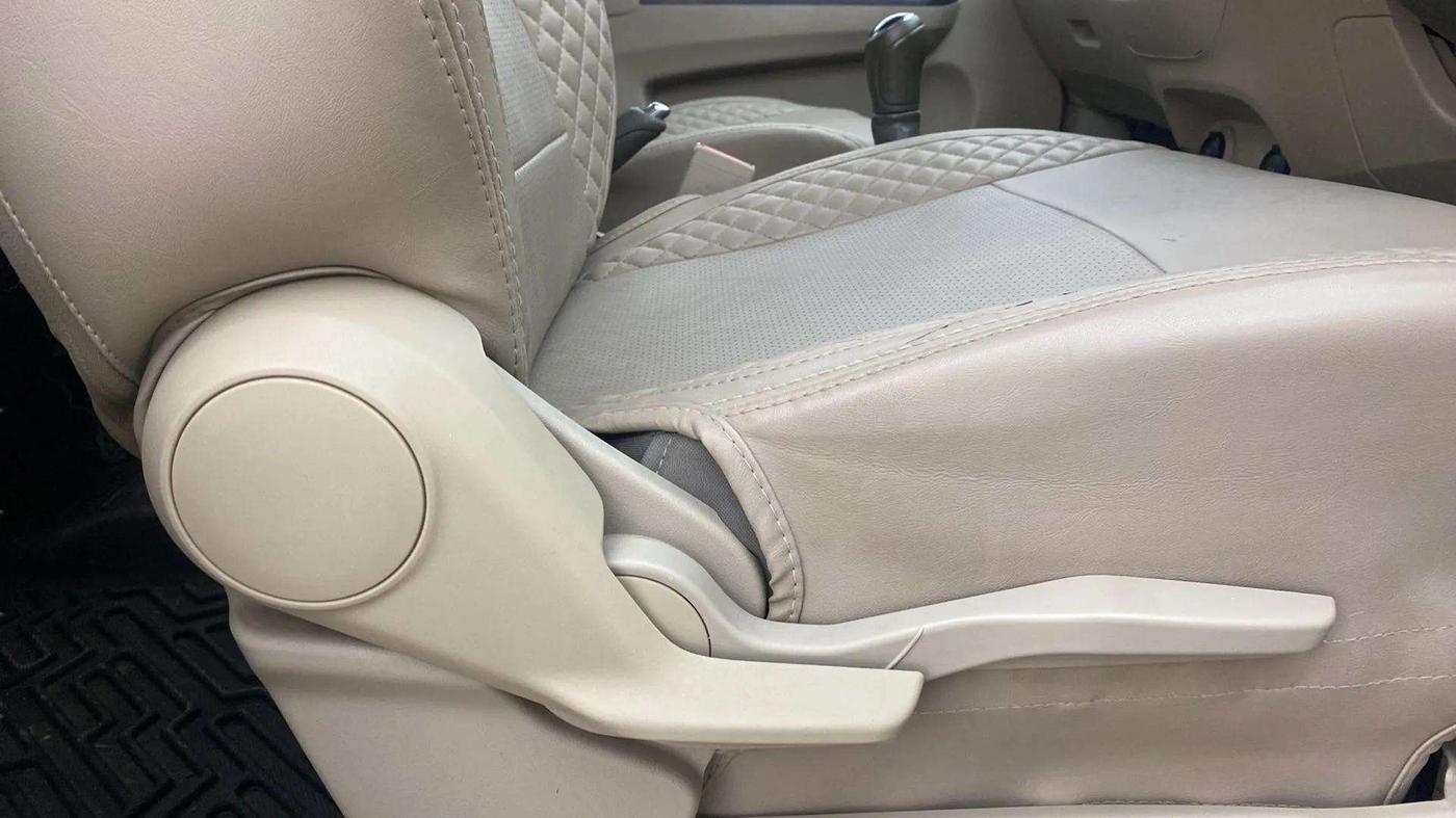 2022 Maruti Ertiga ZXI (O) CNG, CNG, Manual, 48,592 km, Driver Side Adjustment Panel