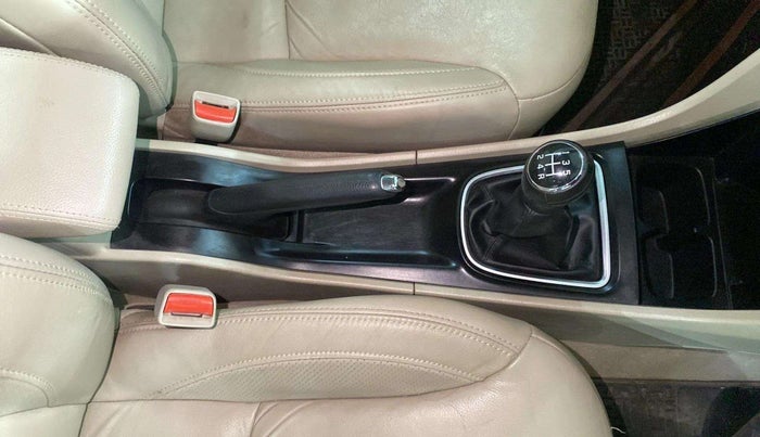 2019 Maruti Ciaz ALPHA 1.5 SHVS PETROL, Petrol, Manual, 32,908 km, Gear Lever