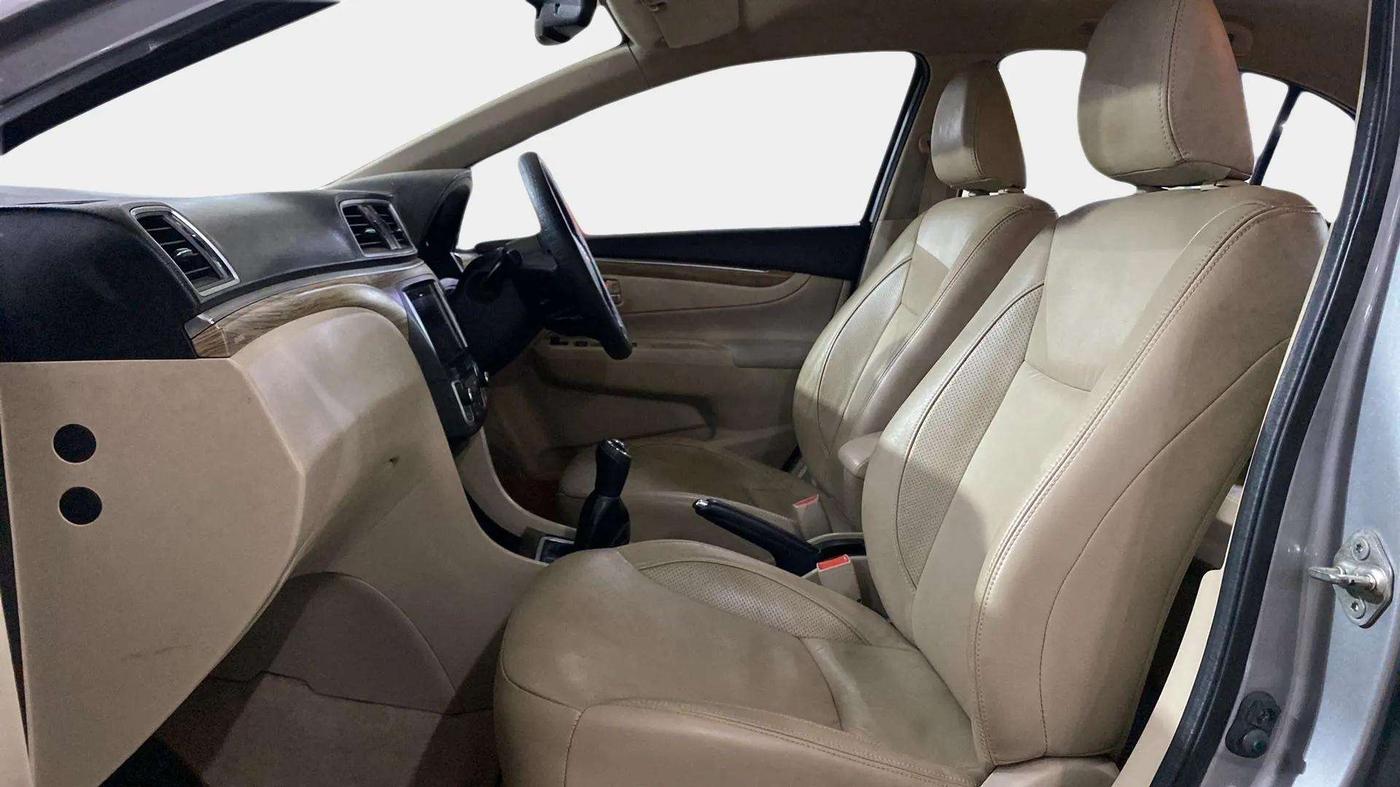 2019 Maruti Ciaz ALPHA 1.5 SHVS PETROL, Petrol, Manual, 32,908 km, Right Side Front Door Cabin