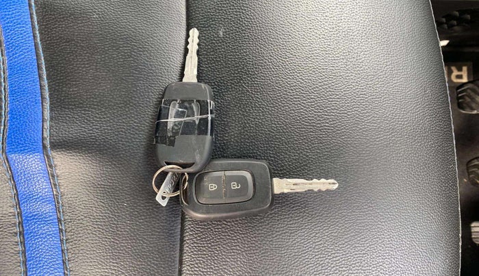 2022 Renault TRIBER RXL MT, Petrol, Manual, 10,998 km, Key Close Up