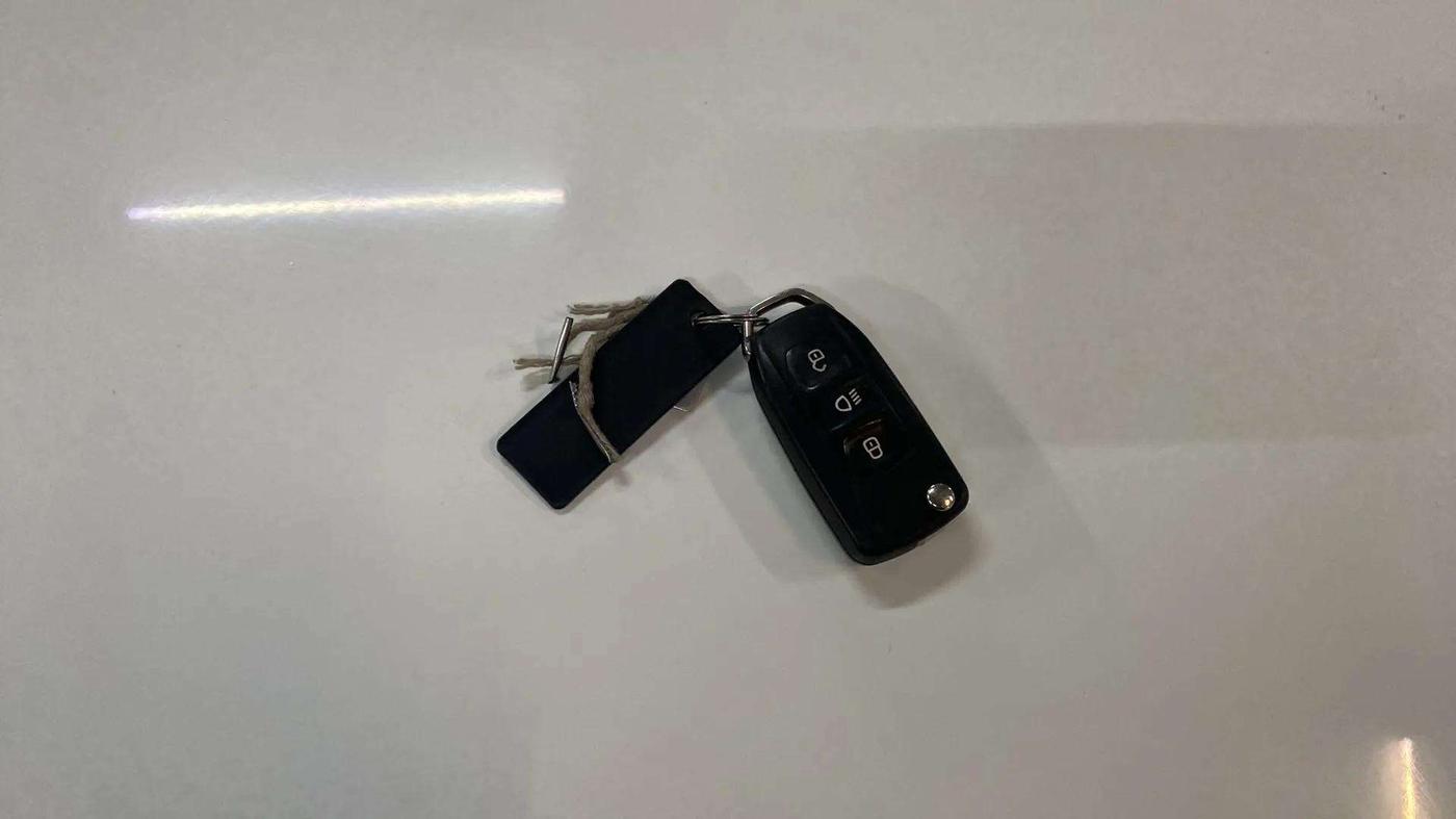 2019 Tata NEXON XM PETROL, Petrol, Manual, 56,750 km, Key Close Up