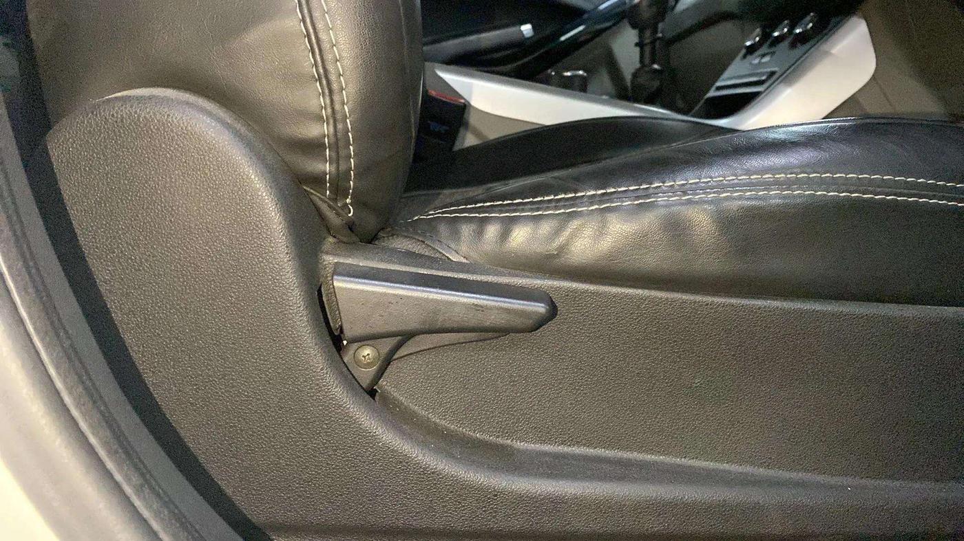 2019 Tata NEXON XM PETROL, Petrol, Manual, 56,750 km, Driver Side Adjustment Panel