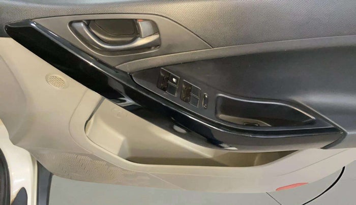 2019 Tata NEXON XM PETROL, Petrol, Manual, 56,665 km, Driver Side Door Panels Control