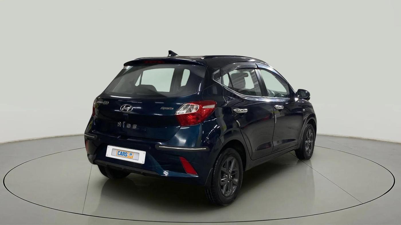2020 Hyundai GRAND I10 NIOS SPORTZ AMT 1.2 KAPPA VTVT, Petrol, Automatic, 10,095 km, Right Back Diagonal