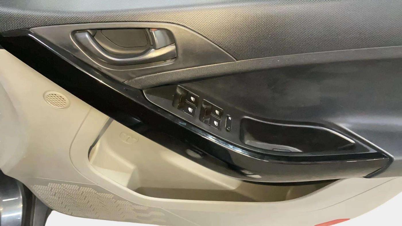 2018 Tata NEXON XM PETROL, Petrol, Manual, 48,600 km, Driver Side Door Panels Control