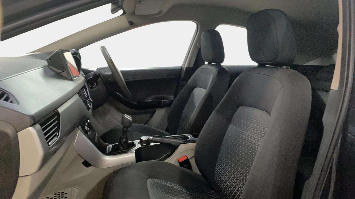 2018 Tata NEXON XM PETROL, Petrol, Manual, 48,600 km, Right Side Front Door Cabin
