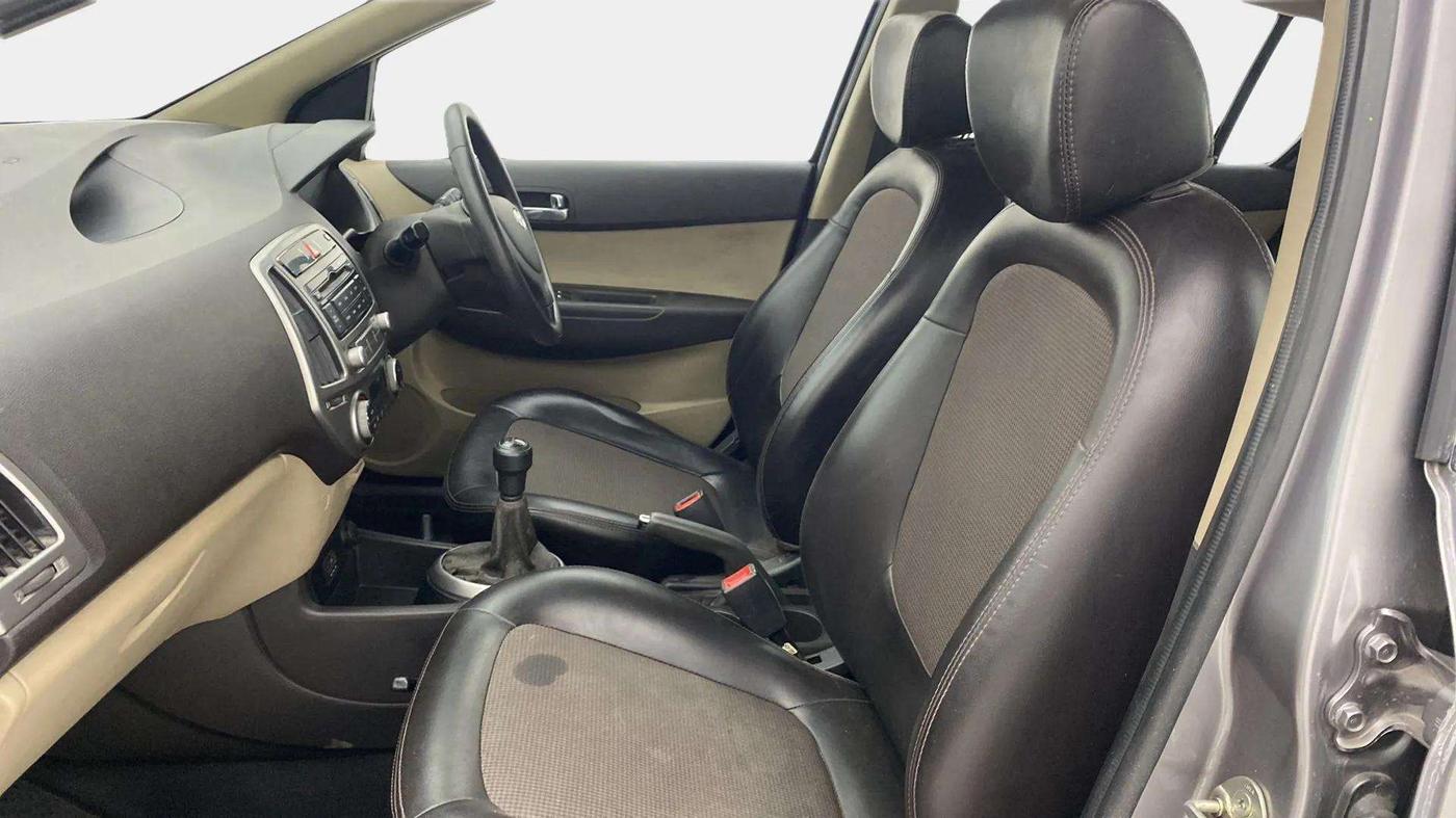 2013 Hyundai i20 MAGNA (O) 1.2, Petrol, Manual, 49,779 km, Right Side Front Door Cabin