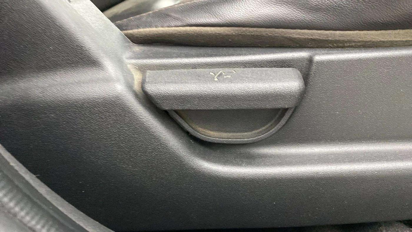 2013 Hyundai i20 MAGNA (O) 1.2, Petrol, Manual, 49,779 km, Driver Side Adjustment Panel
