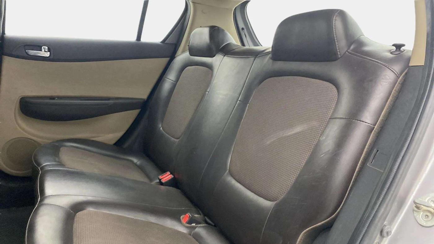 2013 Hyundai i20 MAGNA (O) 1.2, Petrol, Manual, 49,779 km, Right Side Rear Door Cabin