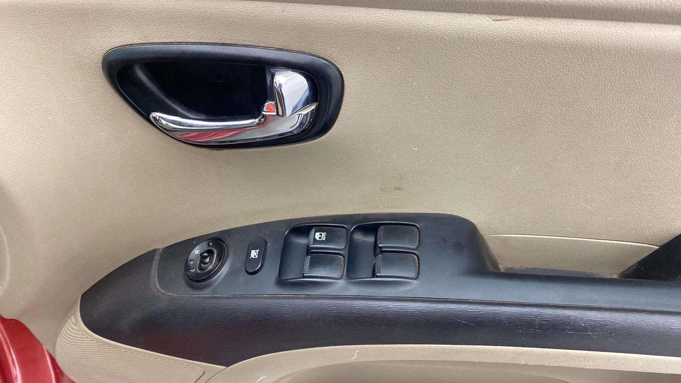 2013 Hyundai i10 SPORTZ 1.2, Petrol, Manual, 97,387 km, Driver Side Door Panels Control