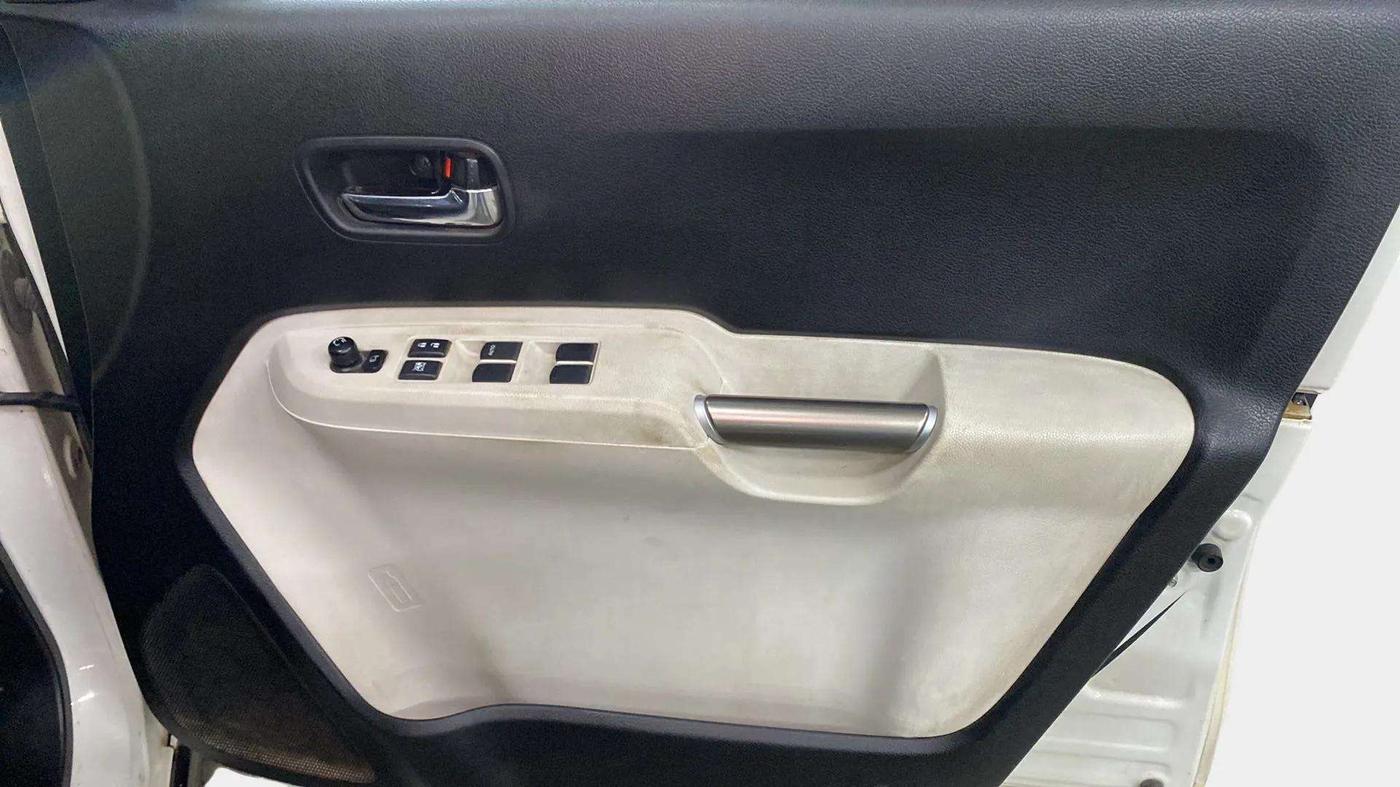 2017 Maruti IGNIS ZETA 1.2, Petrol, Manual, 64,662 km, Driver Side Door Panels Control