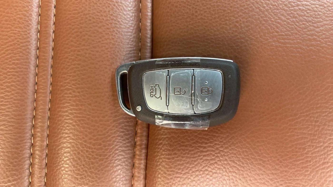 2022 Hyundai VENUE SX 1.5 (O) EXECUTIVE CRDI, Diesel, Manual, 68,426 km, Key Close Up