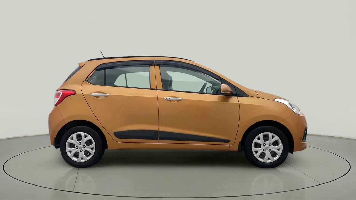2014 Hyundai Grand i10 SPORTZ 1.2 KAPPA VTVT, Petrol, Manual, 27,860 km, Right Side View