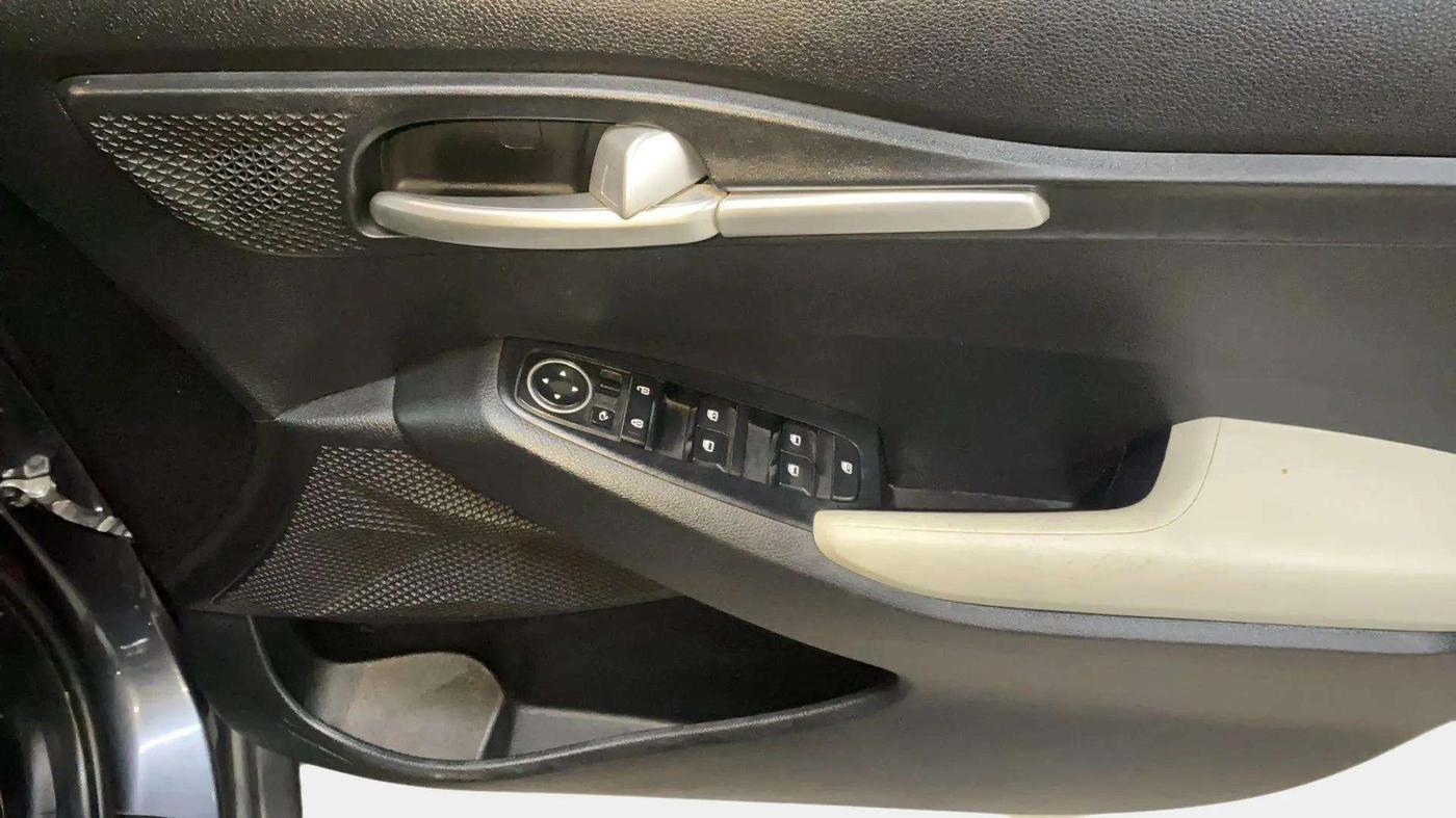 2022 KIA SELTOS HTK PLUS 1.5 IMT, Petrol, Manual, 33,123 km, Driver Side Door Panels Control