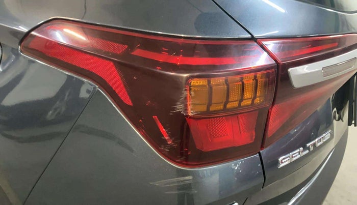 2022 KIA SELTOS HTK PLUS 1.5 IMT, Petrol, Manual, 33,123 km, Left tail light - Minor scratches